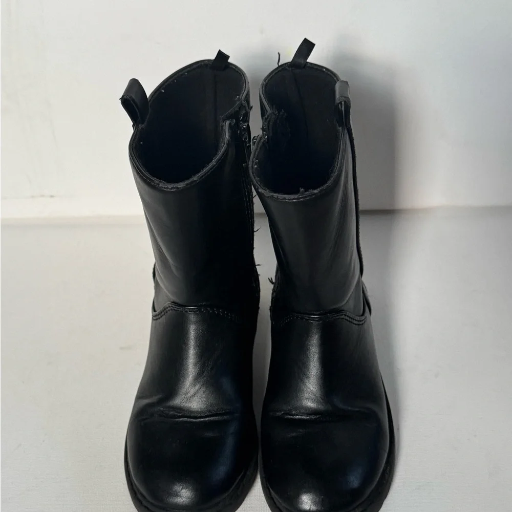 Old Navy sleek sturdy